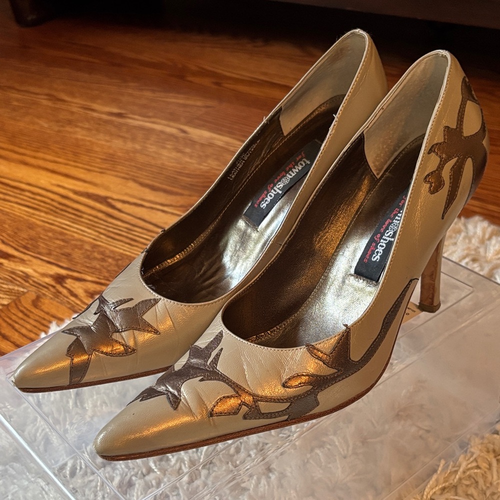 Elegant Women's Heels in real metallic leather of tan and brown